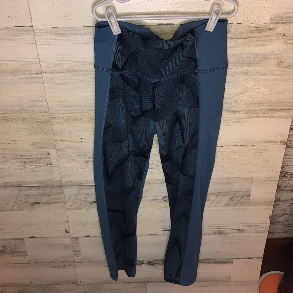 Under Armour blue and black ankle leggings athletic leggings gym sports wear​​